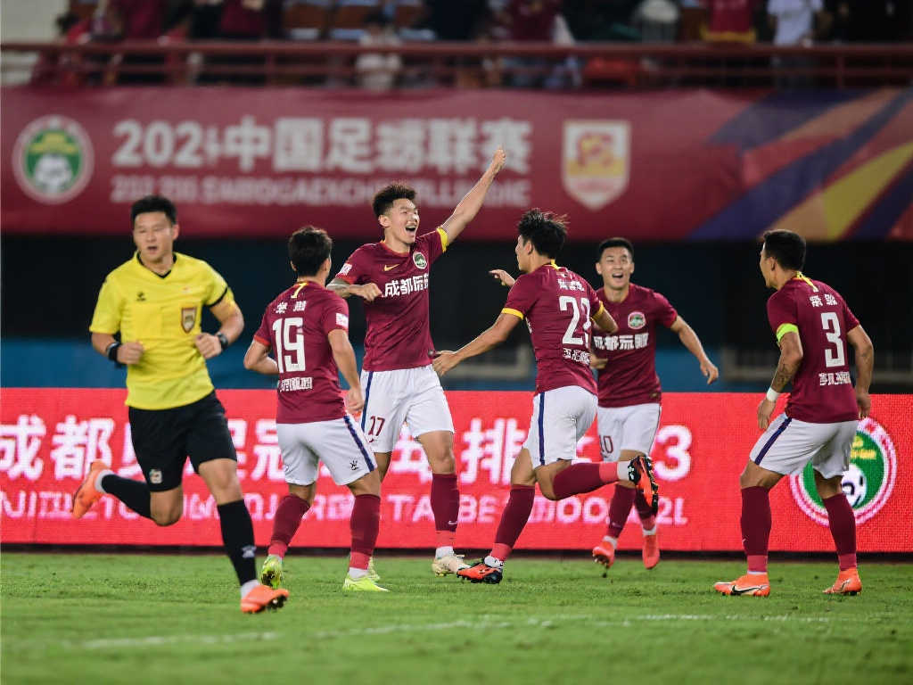 蓉城“菜地”险胜抢3分紧追榜首 下轮迎战申花巅峰对决 蓉城“菜地”险胜抢3分紧追榜首 下轮迎战申花巅峰对决